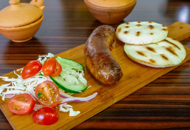 Chorizo con arepa